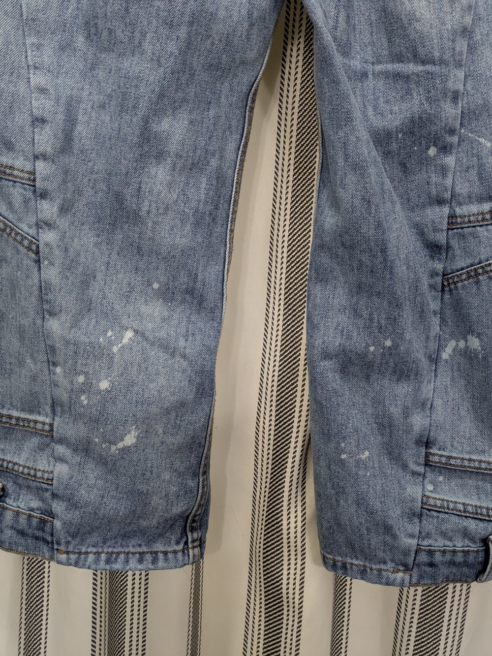 Distressed Upside Down Style Wide-Leg Women's Jeans in Light Blue - Picture 5 of 6